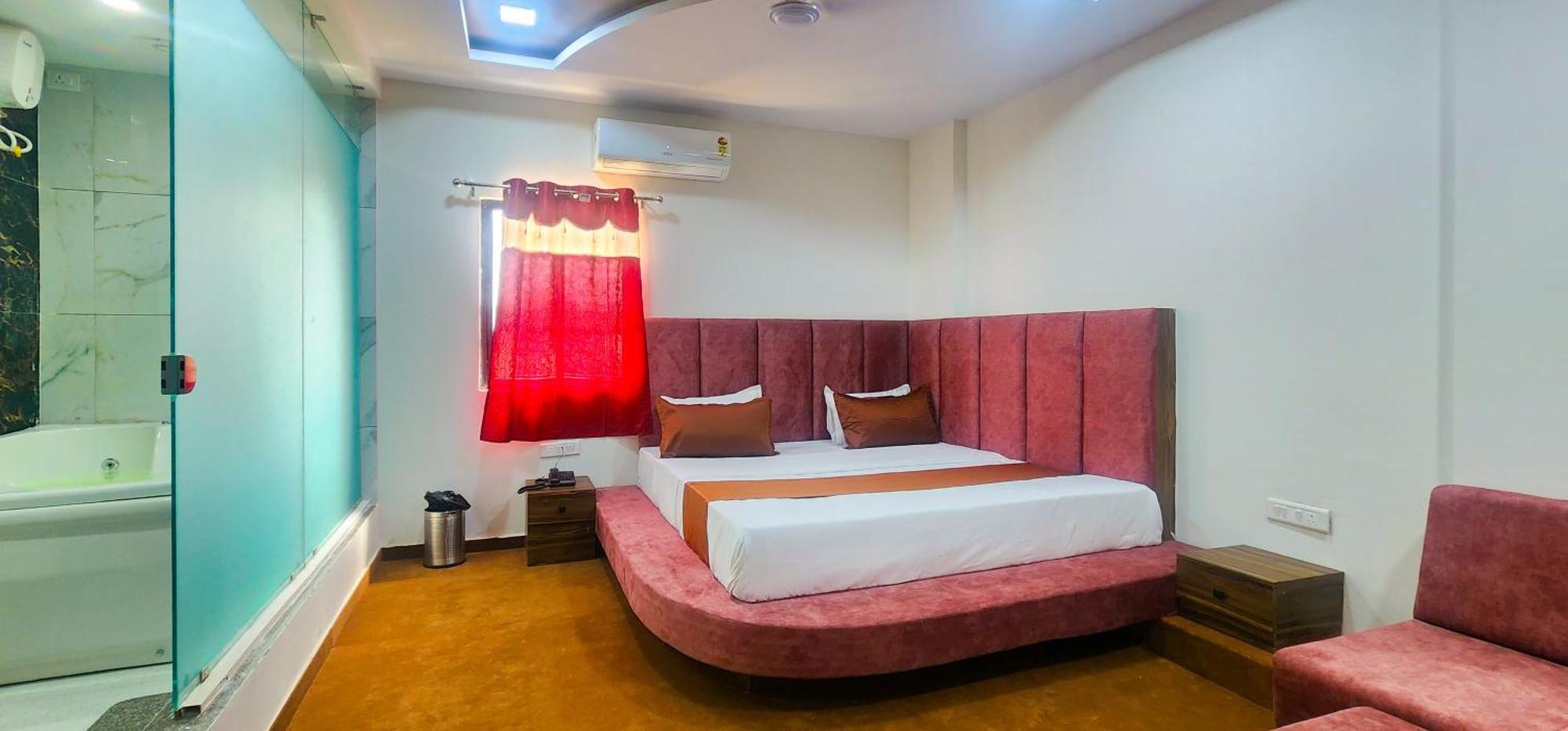 Hotel Nova Blue Ahmedabad Exteriör bild