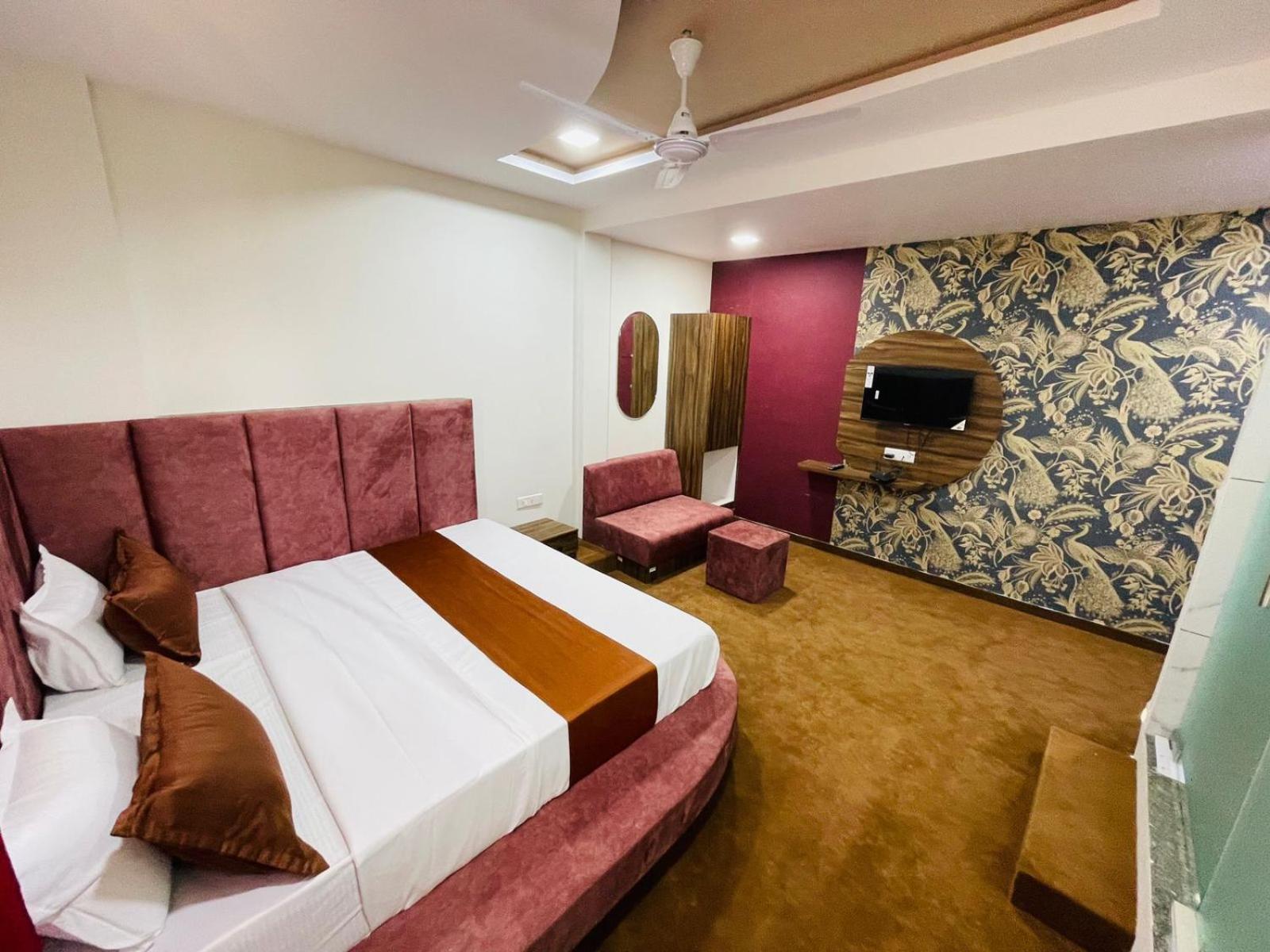 Hotel Nova Blue Ahmedabad Exteriör bild